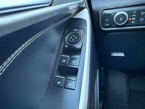 Used 2022 Ford Explorer XLT w/ Equipment Group 202A AWD/4WD image 22