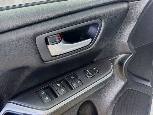 Used 2016 Toyota Camry SE FWD image 18