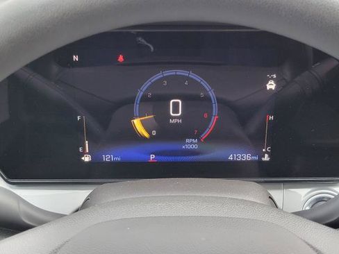 Used 2025 Chevrolet Trax LT FWD image 13
