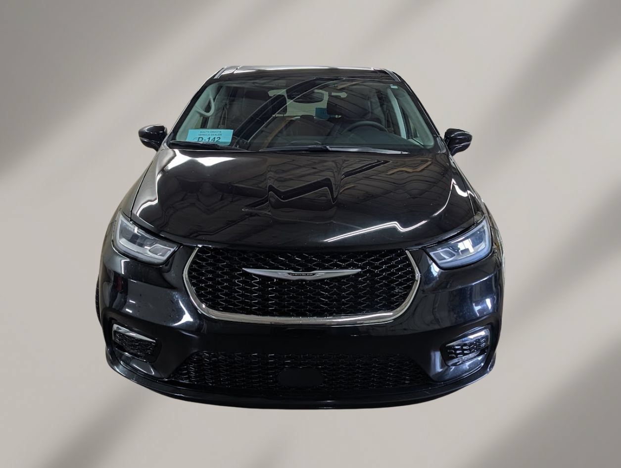 Used 2024 Chrysler Pacifica Touring-L FWD image 2