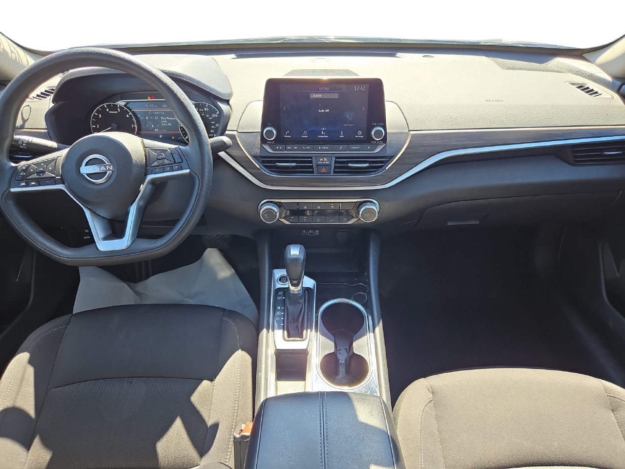 Used 2024 Nissan Altima 2.5 SV FWD image 9