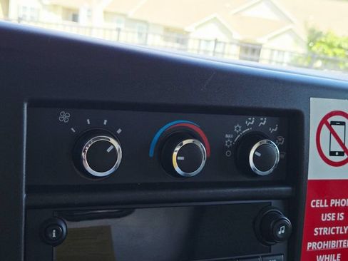 Used 2019 Chevrolet Express 2500 RWD image 23
