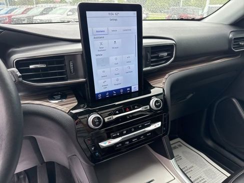 Certified 2023 Ford Explorer Limited w/ Limited Technology Package AWD/4WD image 18