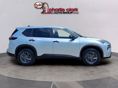 Used 2024 Nissan Rogue S FWD image 6