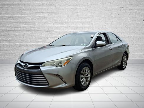 Used 2016 Toyota Camry LE FWD image 3