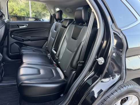 Used 2018 Ford Edge Titanium w/ Equipment Group 301A AWD/4WD image 19