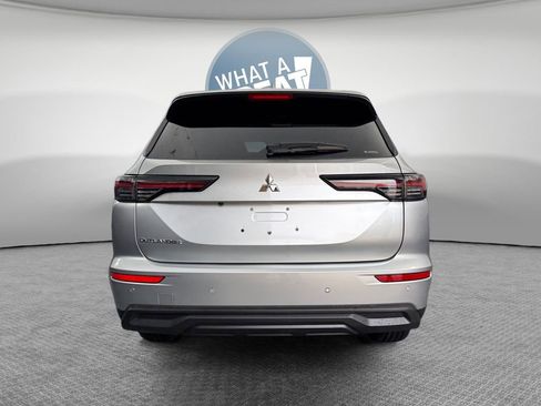 New 2026 Mitsubishi Outlander ES image 5