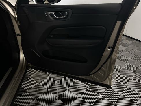 Used 2025 Volvo XC60 B5 Plus image 31