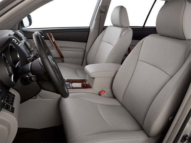 Used 2013 Toyota Highlander Plus AWD/4WD image 8