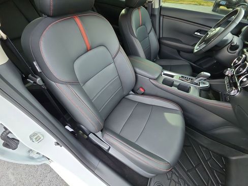 Used 2025 Nissan Sentra SR w/ SR Premium Package image 24