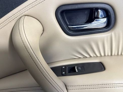 Used 2022 Nissan Armada SV w/ SV Appearance Package image 38