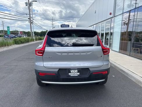 Used 2025 Volvo XC40 B5 Plus AWD/4WD image 4