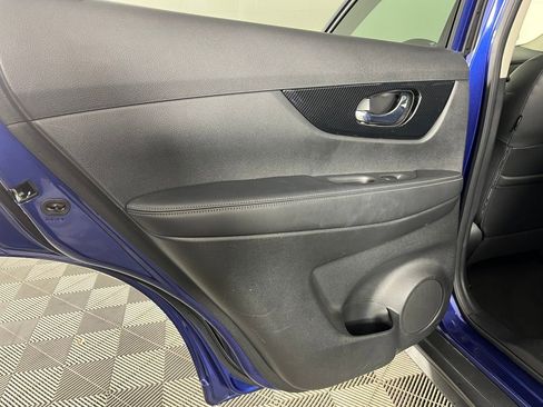 Used 2017 Nissan Rogue SL w/ SL Premium Package image 12