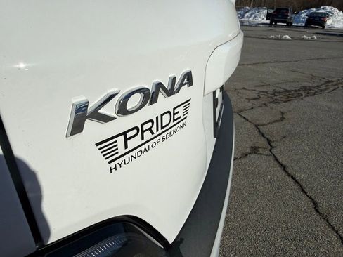 Certified 2023 Hyundai Kona SE w/ Cargo Package image 9