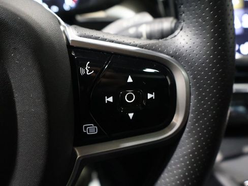 Used 2018 Volvo XC60 T5 Momentum w/ Convenience Package image 34