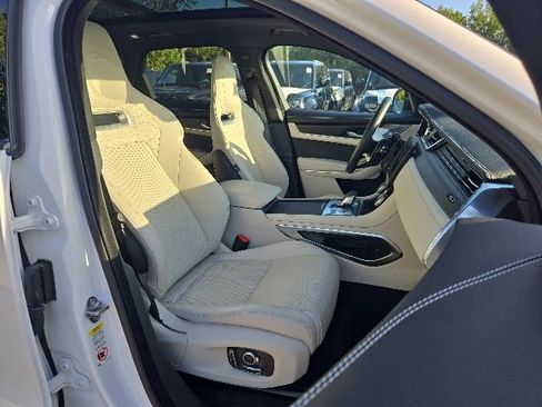 Used 2025 Jaguar F-PACE R-Dynamic S AWD/4WD image 10