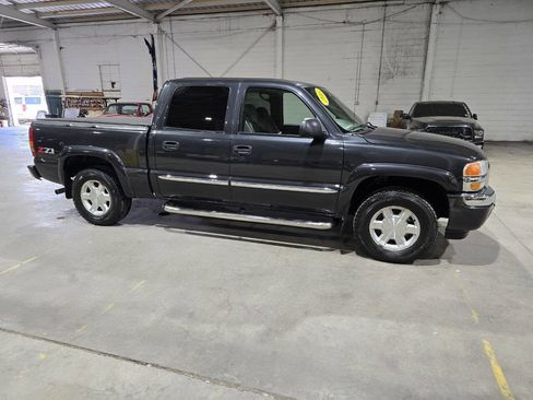 Used 2005 GMC Sierra 1500 SLE w/ Off-Road Package image 18
