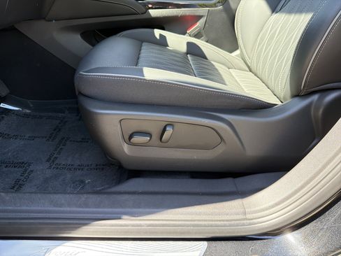 Used 2023 Buick Envision Avenir FWD image 11