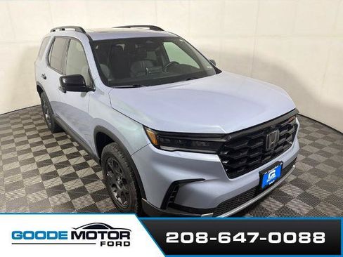 Used 2024 Honda Pilot TrailSport image 1