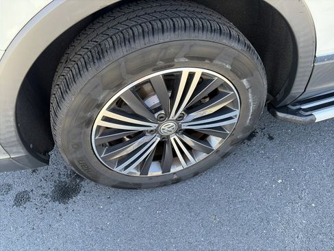 Used 2018 Volkswagen Tiguan SEL w/ 3rd Row Seat Package image 13