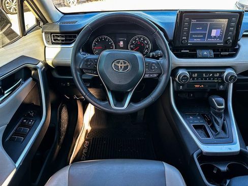 Used 2020 Toyota RAV4 XLE Premium image 19