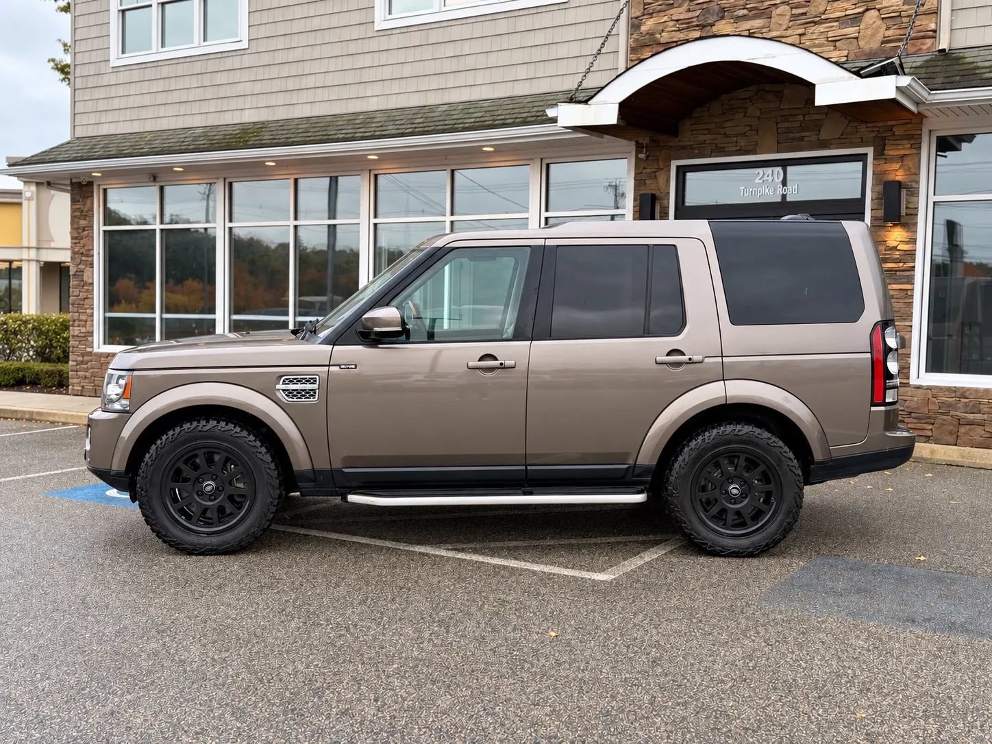 Used 2015 Land Rover LR4 HSE LUX AWD/4WD image 5