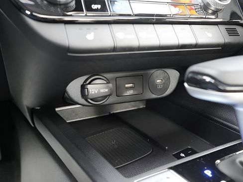 Certified 2025 Hyundai Elantra SEL image 32