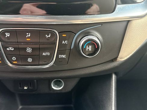 Used 2023 Chevrolet Traverse LS w/ Safety Package image 31