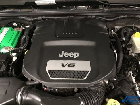 Used 2015 Jeep Wrangler Unlimited Rubicon w/ Connectivity Group image 32