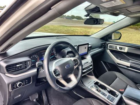 Used 2023 Ford Explorer XLT RWD image 15