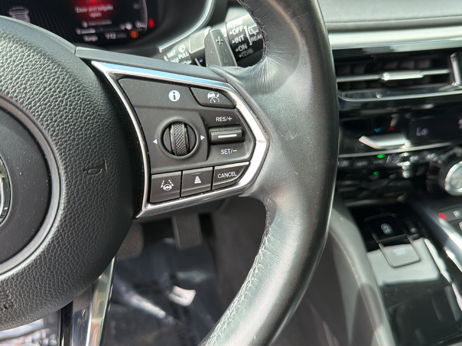 Used 2024 Acura MDX w/ Technology Package FWD image 19