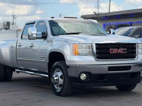 Used 2011 GMC Sierra 3500 SLT w/ SLT Convenience Package AWD/4WD image 3