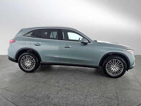 Used 2026 Mercedes-Benz GLC 300 image 2