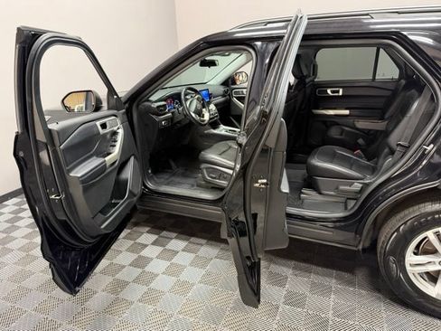 Used 2020 Ford Explorer XLT w/ Equipment Group 202A AWD/4WD image 12