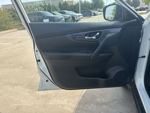 Used 2017 Nissan Rogue S image 17