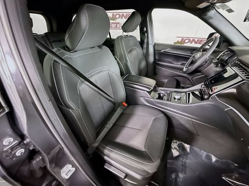 Used 2025 Jeep Grand Cherokee Laredo w/ MOPAR Finishing Package AWD/4WD image 30