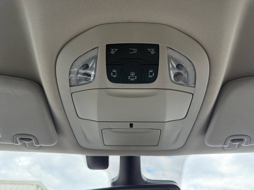 Used 2022 Chrysler Pacifica Touring-L w/ Uconnect Theater Family Group AWD/4WD image 20