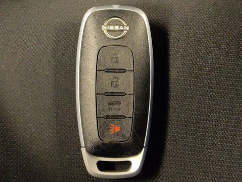 Used 2025 Nissan Sentra SV FWD image 32