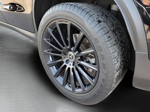 Used 2023 Mercedes-Benz GLC 300 4MATIC Coupe image 36