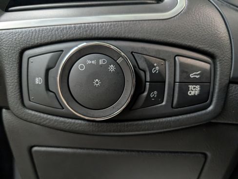 Used 2022 Ford Edge Titanium w/ Class II Trailer Tow Package image 16