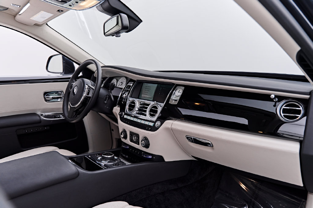 Used 2016 Rolls-Royce Ghost RWD image 47