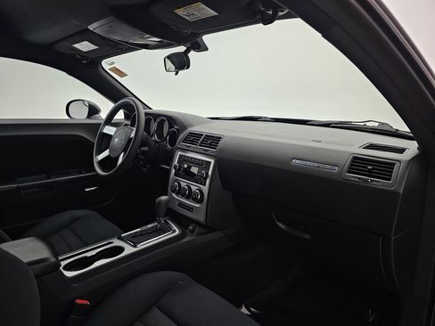 Used 2010 Dodge Challenger SE image 18