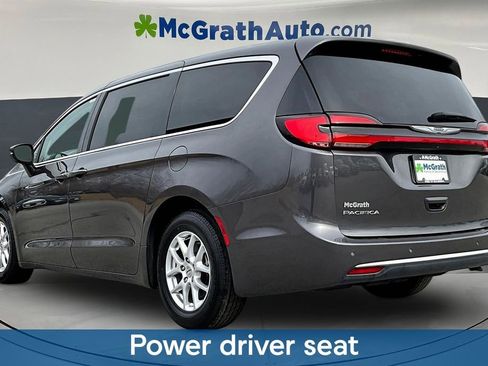 Used 2023 Chrysler Pacifica Touring-L FWD image 4