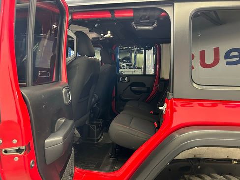 Used 2023 Jeep Wrangler Unlimited Rubicon AWD/4WD image 19