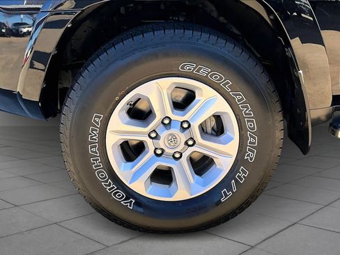 Used 2018 Toyota 4Runner TRD Off-Road Premium image 10