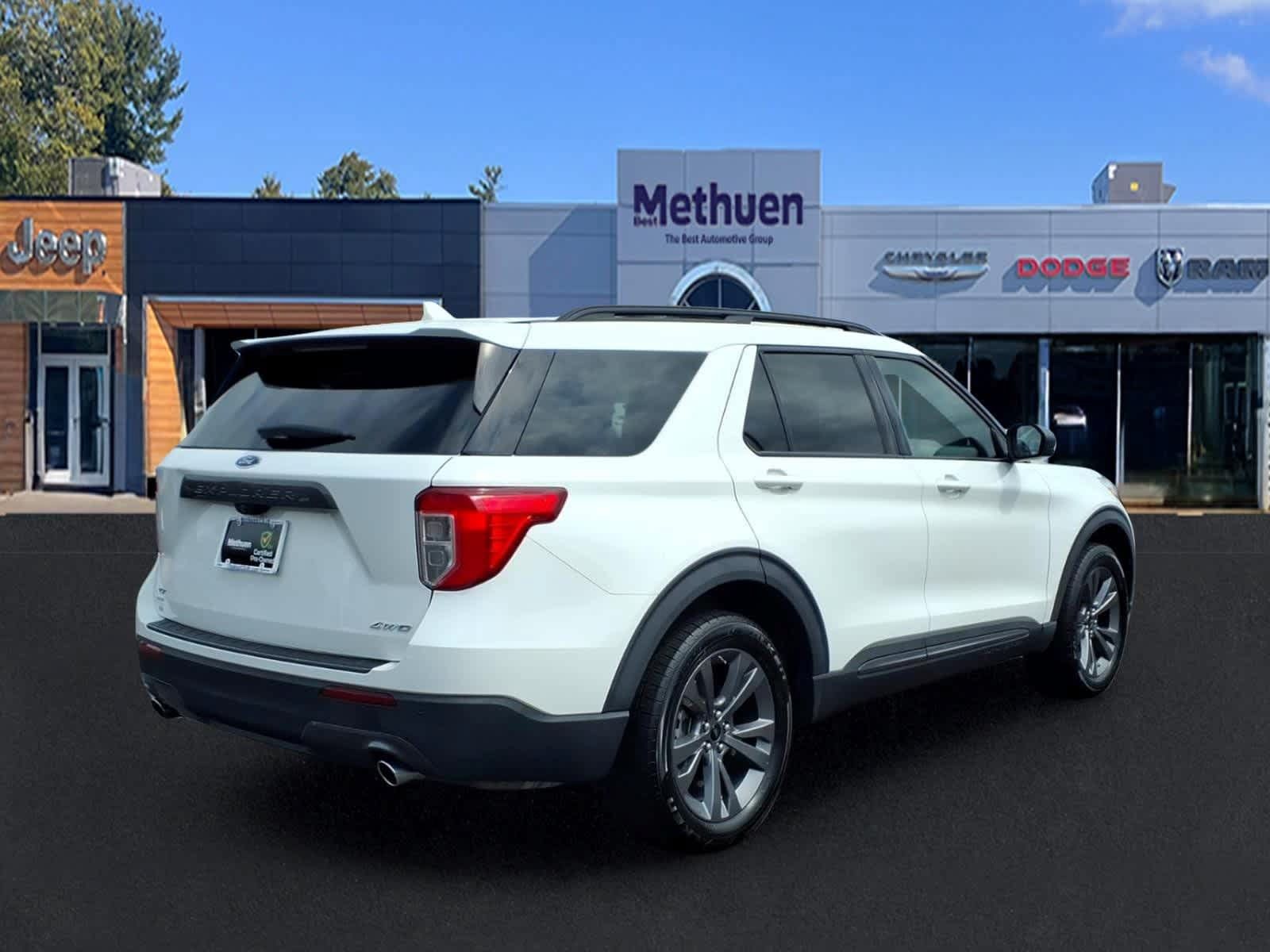 Used 2021 Ford Explorer XLT w/ Equipment Group 202A AWD/4WD image 4