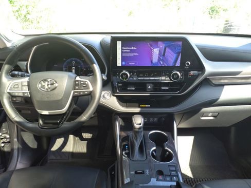 Used 2023 Toyota Highlander Limited FWD image 23