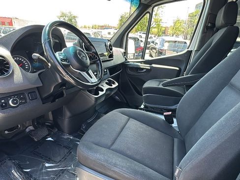 Used 2024 Mercedes-Benz Sprinter 2500 image 9