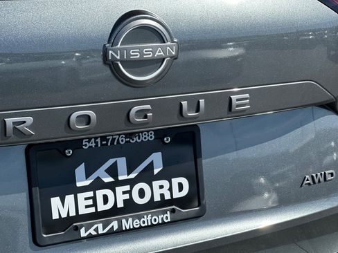 Used 2025 Nissan Rogue SV AWD/4WD image 27