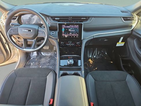 New 2025 Jeep Grand Cherokee Altitude RWD image 18